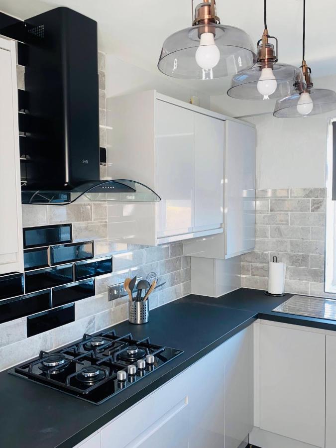 Bright, Spacious, Modern Interior Decor 2 Bedrooms Apartment With Amazing Views London Bagian luar foto