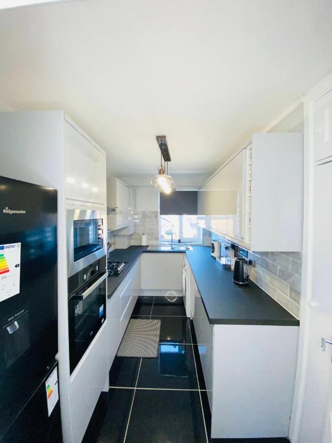 Bright, Spacious, Modern Interior Decor 2 Bedrooms Apartment With Amazing Views London Bagian luar foto